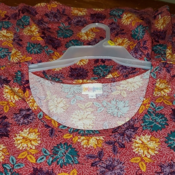 Ana Lularoe Small - Picture 2 of 4